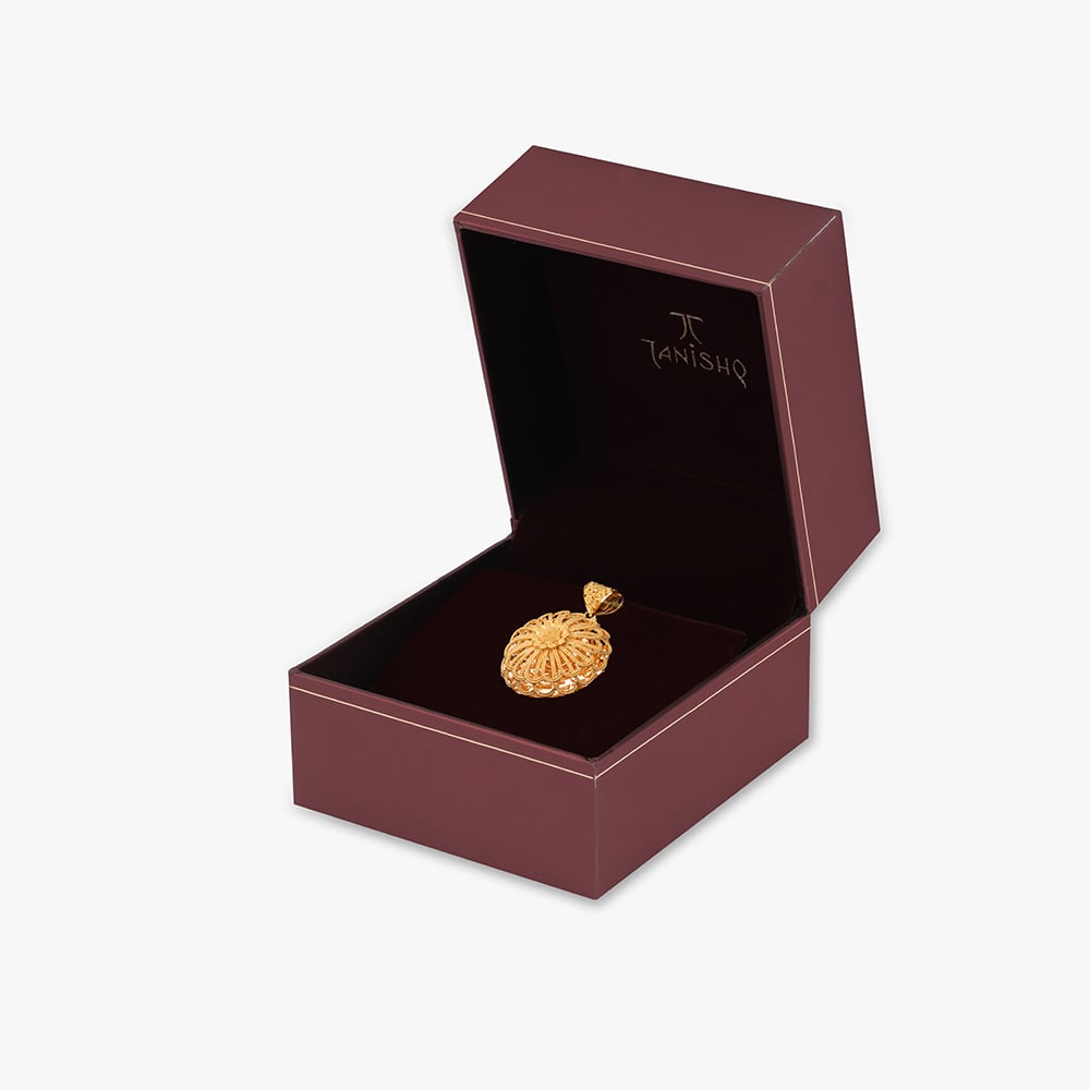 Nature-Inspired Gold Pendant,,hi-res image number null